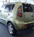 kia soul 2011 green wagon gasoline 4 cylinders front wheel drive not specified 98674