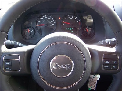 jeep compass 2012 gray suv latitude gasoline 4 cylinders 4 wheel drive automatic 44024