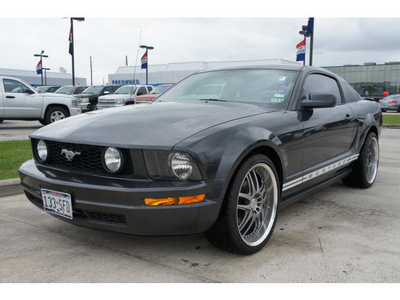 ford mustang 2007 dk  gray coupe v6 deluxe gasoline 6 cylinders rear wheel drive automatic 77090