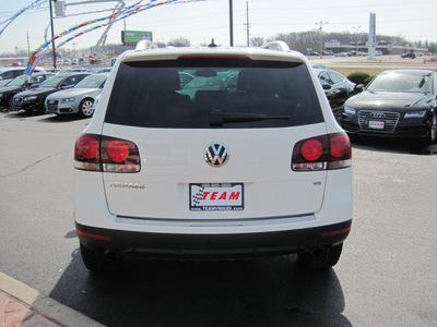volkswagen touareg 2 2009 white suv vr6 fsi gasoline 6 cylinders all whee drive automatic 46410