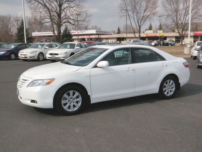 toyota camry 2007 white sedan xle v6 gasoline 6 cylinders front wheel drive automatic 55124