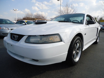 ford mustang 2001 white coupe gt gasoline 8 cylinders rear wheel drive automatic with overdrive 60007