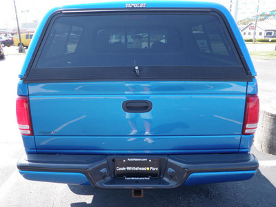 dodge dakota 2000 blue sport plus gasoline v8 4 wheel drive automatic with overdrive 32401