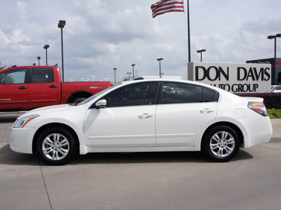 nissan altima 2011 white sedan 2 5 s gasoline 4 cylinders front wheel drive automatic 76018