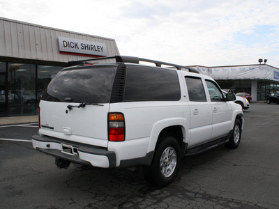 chevrolet suburban 2006 white suv z71 flex fuel 8 cylinders 4 wheel drive automatic 27215