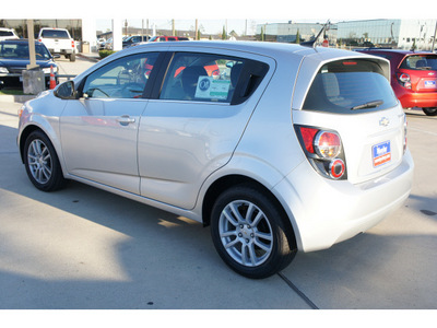 chevrolet sonic 2012 silver hatchback gasoline 4 cylinders front wheel drive 6 spd auto connivity plus 77090