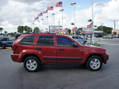 jeep grand cherokee 2005 red suv laredo gasoline 8 cylinders rear wheel drive automatic 33021