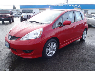 honda fit 2009 red hatchback sport gasoline 4 cylinders front wheel drive automatic 98632