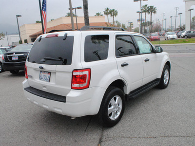 ford escape 2011 white suv xlt gasoline 4 cylinders front wheel drive automatic 91010