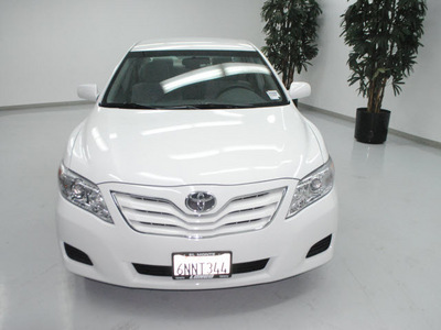 toyota camry 2011 white sedan le gasoline 4 cylinders front wheel drive automatic 91731