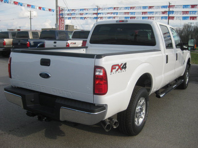 ford f 250 super duty 2012 white xlt biodiesel 8 cylinders 4 wheel drive 6 speed automatic 62863