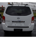 nissan pathfinder 2007 white suv se gasoline 6 cylinders rear wheel drive automatic with overdrive 77037