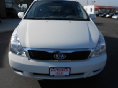 kia sedona 2012 white van lx gasoline 6 cylinders front wheel drive 6 speed automatic 43228