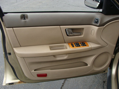 ford taurus 2000 gold sedan lx flex fuel v6 front wheel drive automatic 60411