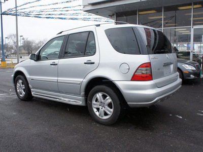 mercedes benz m class 2005 silver suv ml500 gasoline 8 cylinders all whee drive automatic 60411