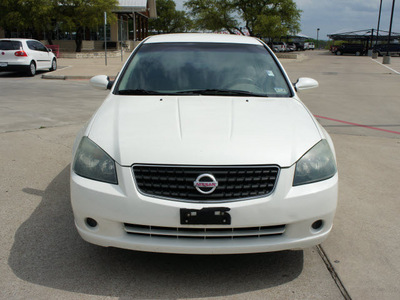 nissan altima 2006 white sedan 2 5 s gasoline 4 cylinders front wheel drive automatic 76087