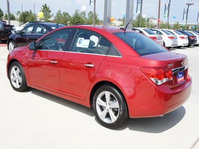 chevrolet cruze 2012 crystal red tintcoa sedan 2 lt gasoline 4 cylinders front wheel drive automatic 77090