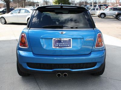 mini cooper 2009 blue hatchback s gasoline 4 cylinders front wheel drive automatic 27616