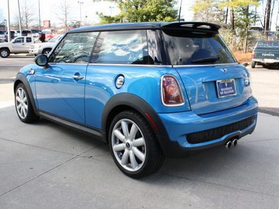 mini cooper 2009 blue hatchback s gasoline 4 cylinders front wheel drive automatic 27616