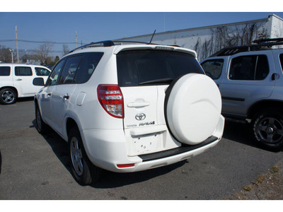toyota rav4 2009 white suv gasoline 4 cylinders 4 wheel drive automatic with overdrive 08902