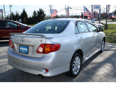 toyota corolla 2009 classic silver sedan s gasoline 4 cylinders front wheel drive automatic 07702