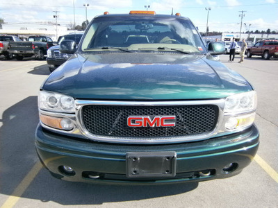 gmc 1500 sierra 2002 green denali gasoline 8 cylinders all whee drive automatic 13502