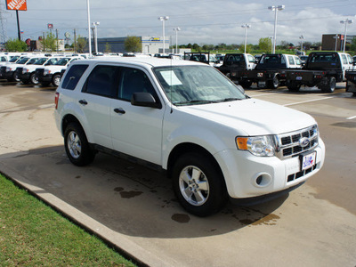 ford escape 2011 white suv xls gasoline 4 cylinders front wheel drive 5 speed manual 76108