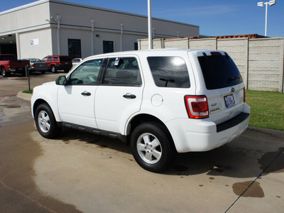 ford escape 2011 white suv xls gasoline 4 cylinders front wheel drive 5 speed manual 76108