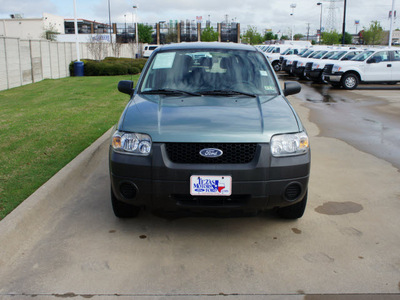 ford escape 2006 green suv xls gasoline 4 cylinders front wheel drive 5 speed manual 76108