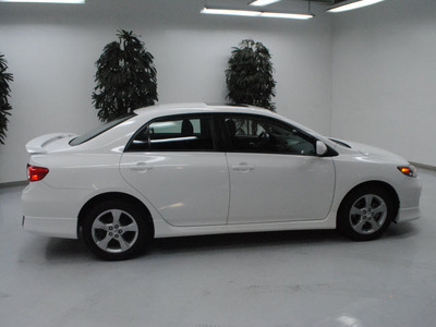 toyota corolla 2011 white sedan s gasoline 4 cylinders front wheel drive automatic 91731