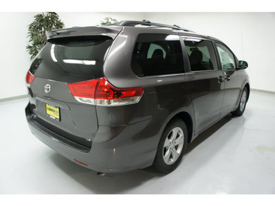 toyota sienna 2012 dk  gray van le 8 passenger gasoline 6 cylinders front wheel drive not specified 91731