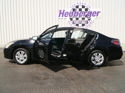 nissan altima 2010 black sedan 2 5 s gasoline 4 cylinders front wheel drive automatic 80905