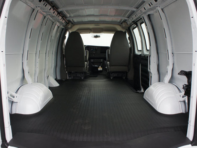 gmc savana cargo 2012 white van 2500 flex fuel 8 cylinders rear wheel drive automatic 27330