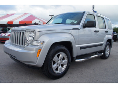 jeep liberty 2011 silver suv sport gasoline 6 cylinders 2 wheel drive automatic 33157