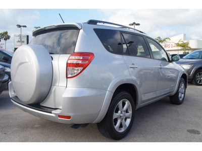 toyota rav4 2009 silver suv limited gasoline 4 cylinders 2 wheel drive automatic 33157