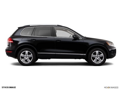 volkswagen touareg 2012 white suv tdi lux diesel 6 cylinders all whee drive automatic 56001