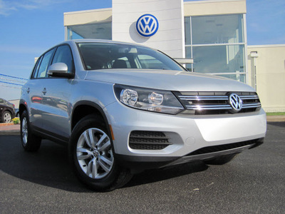 volkswagen tiguan 2012 silver suv s 4motion gasoline 4 cylinders all whee drive 6 speed automatic 46410