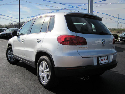 volkswagen tiguan 2012 silver suv s 4motion gasoline 4 cylinders all whee drive 6 speed automatic 46410