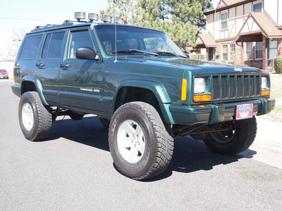 jeep cherokee 2000 dk  green suv classic 4x4 lifted gasoline 6 cylinders 4 wheel drive automatic 80012