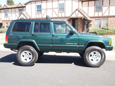 jeep cherokee 2000 dk  green suv classic 4x4 lifted gasoline 6 cylinders 4 wheel drive automatic 80012