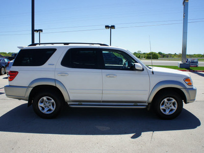 toyota sequoia 2002 white suv sr5 gasoline 8 cylinders rear wheel drive automatic with overdrive 76087