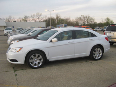 chrysler 200 2012 white sedan touring gasoline 4 cylinders front wheel drive 6 speed automatic 62863