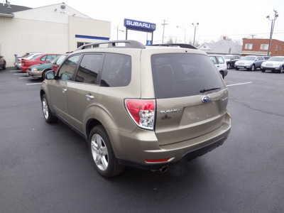 subaru forester 2009 gold suv 2 5 x gasoline 4 cylinders all whee drive automatic 45324