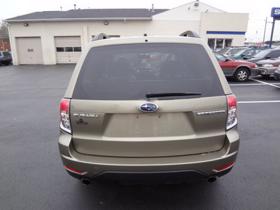 subaru forester 2009 gold suv 2 5 x gasoline 4 cylinders all whee drive automatic 45324