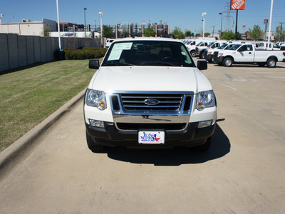 ford explorer sport trac 2008 white suv xlt gasoline 6 cylinders 2 wheel drive automatic with overdrive 76108