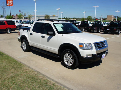 ford explorer sport trac 2008 white suv xlt gasoline 6 cylinders 2 wheel drive automatic with overdrive 76108