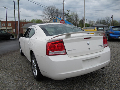 dodge charger 2009 white sedan sxt gasoline 6 cylinders rear wheel drive automatic 45324