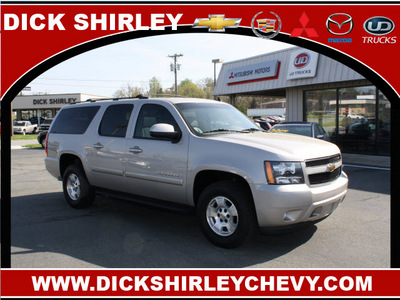 chevrolet suburban 2008 silver suv lt 1500 flex fuel 8 cylinders 4 wheel drive automatic 27215