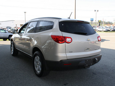 chevrolet traverse 2011 gold lt gasoline 6 cylinders front wheel drive automatic 27215