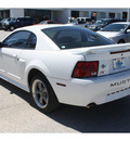 ford mustang 2002 white coupe gt deluxe gasoline 8 cylinders rear wheel drive automatic 77388